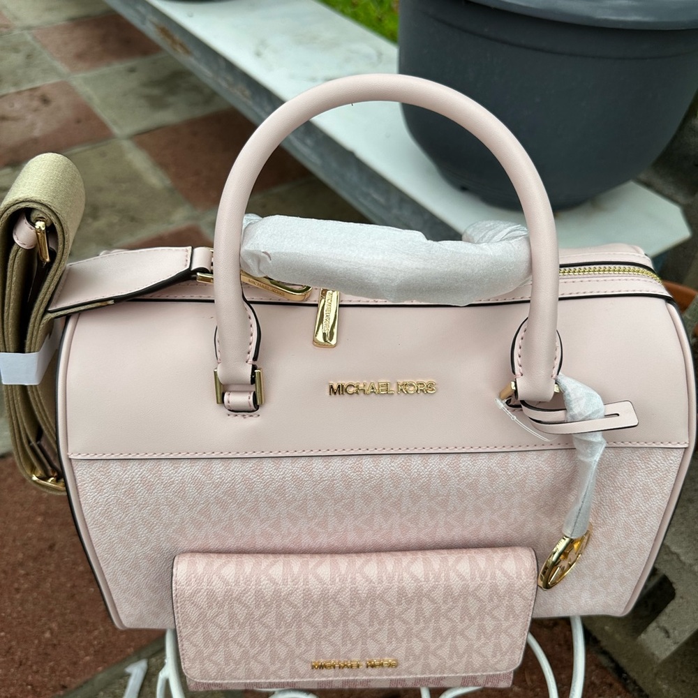 MICHAEL KORS Pink Satchel Handbag with Matching Wallet - Picture 3 of 11